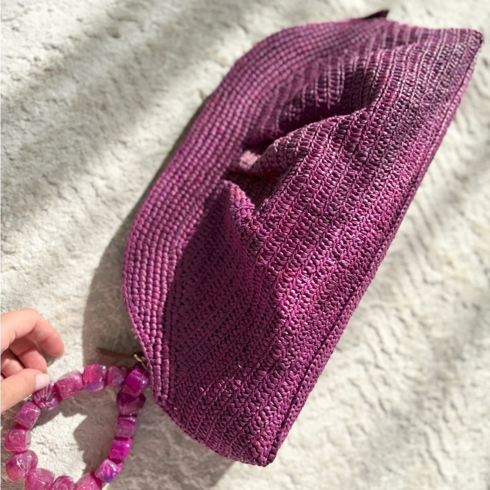 Sézane clutch, Fuchsia raffia